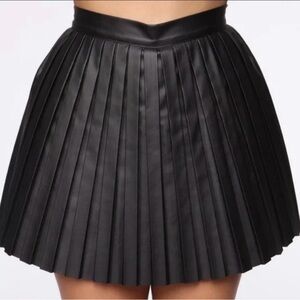 Fashion Nova Curve pleated leather skirt Size 1xl (Cart  J-108)